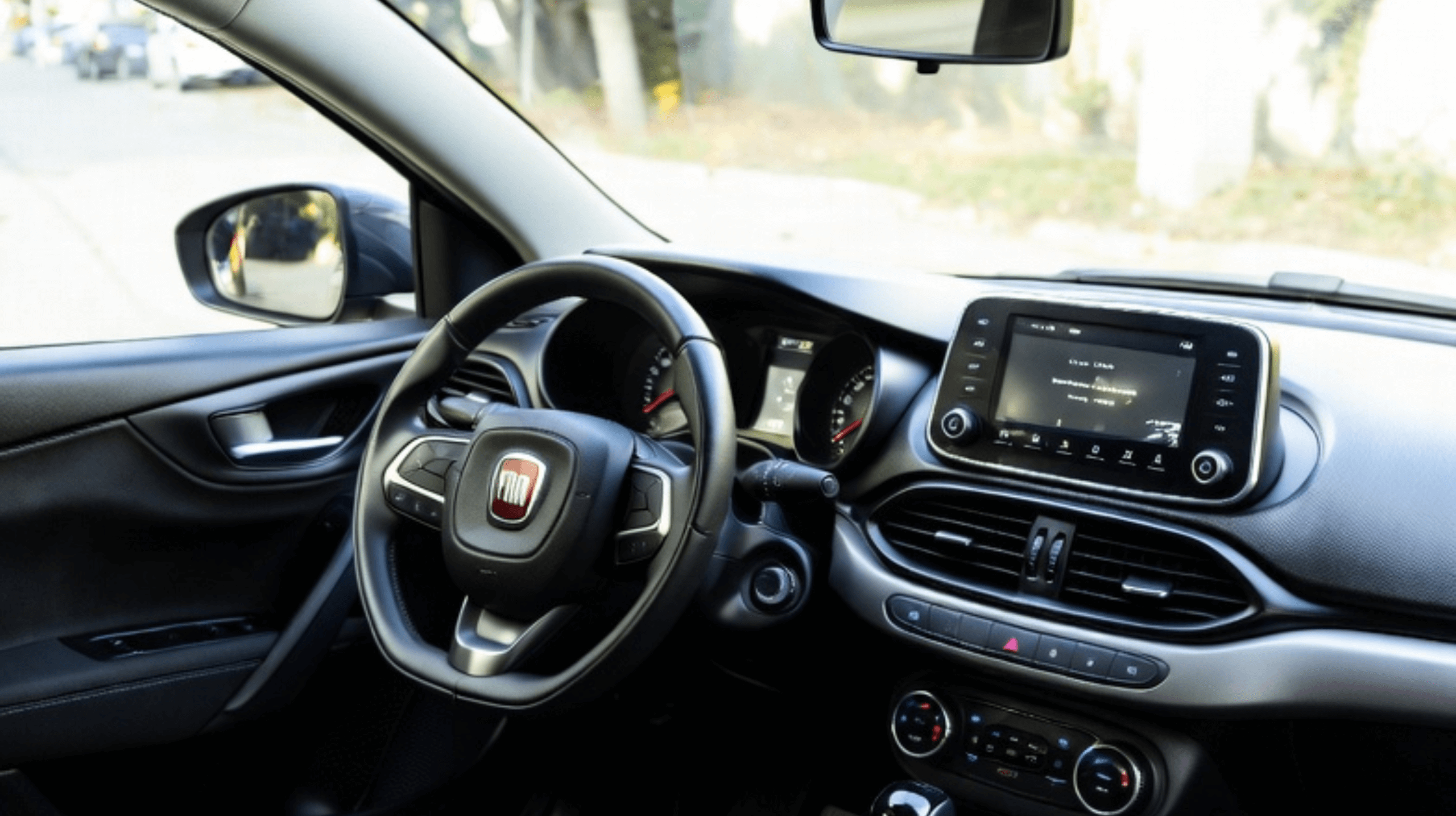 Fiat Tipo – enterijer i instrument tabla, Rent a Car Condor Zrenjanin