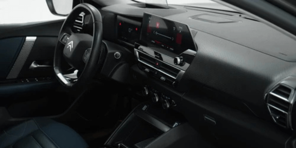 Citroen C4 unutrašnjost vozačko mjesto Rent a Car Condor Zrenjanin