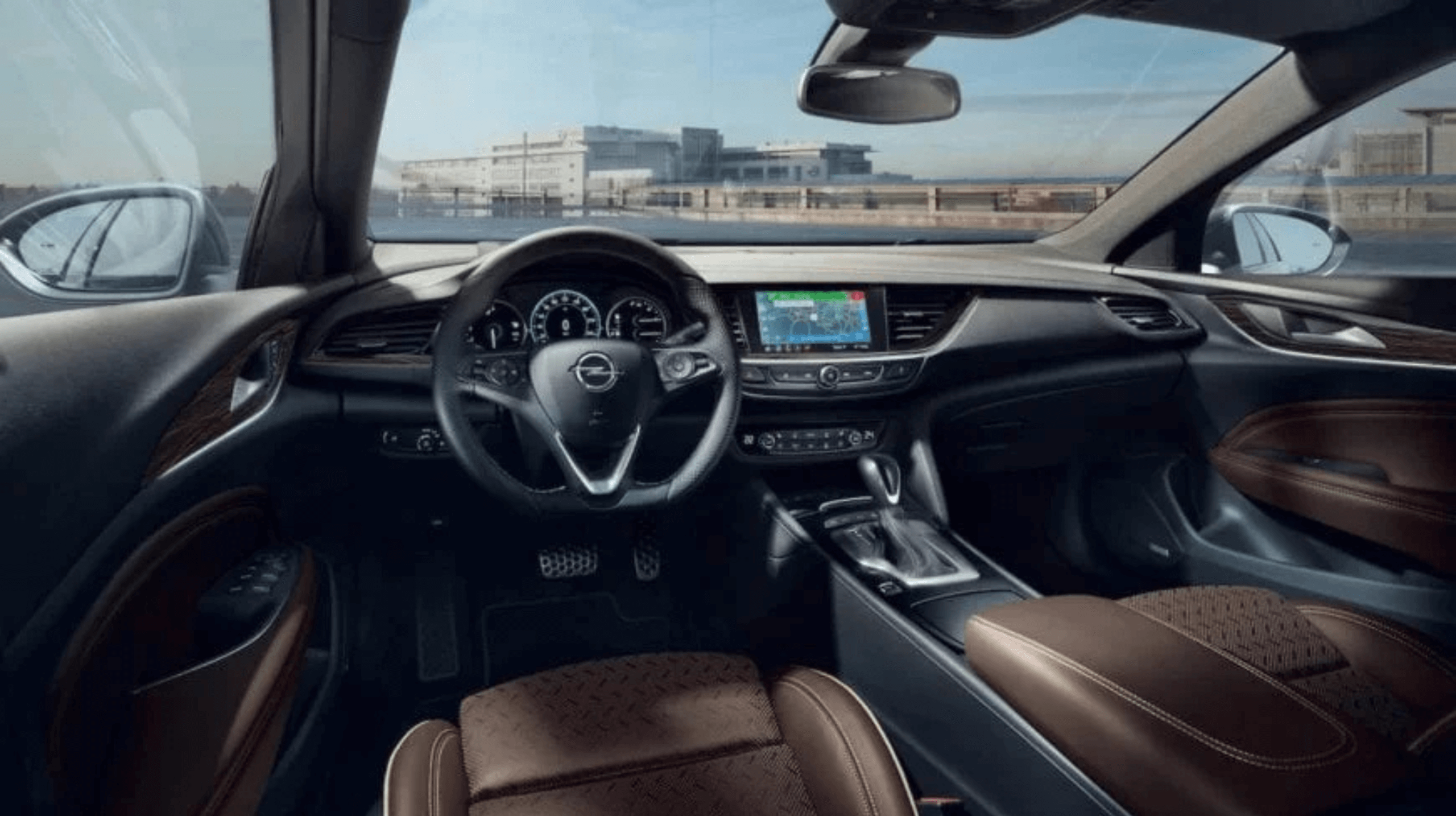 Opel Insignia unutrašnjost vozačko mjesto Rent a Car Condor Zrenjanin